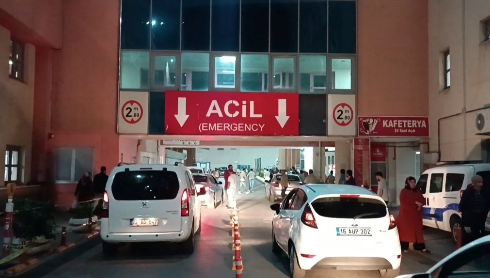 batmanda otomobil ile carpisan motosikletin surucusu oldu fiLuRiY6