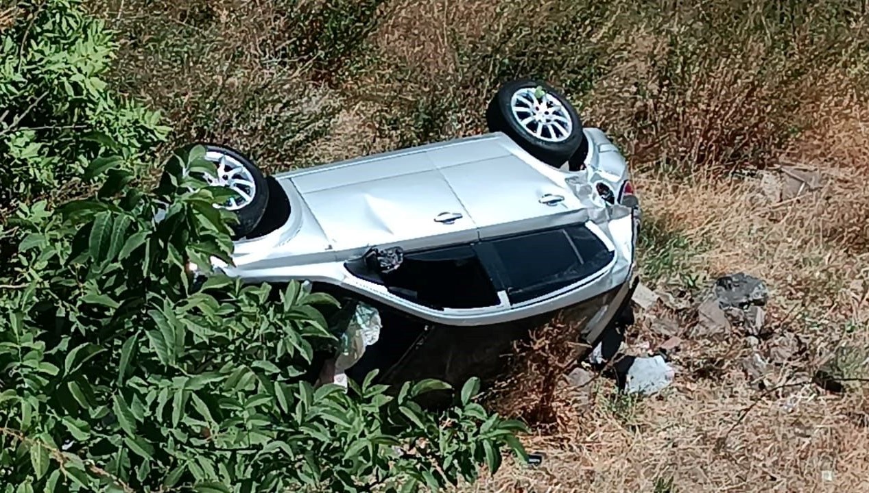 bitliste otomobil duvardan dustu FfQDv7tq