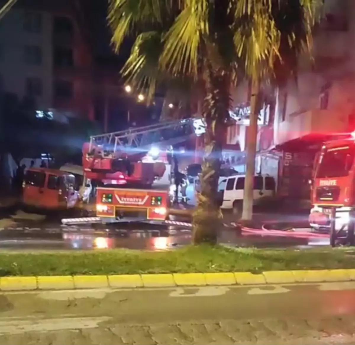 cayirovada oto tamirhanesinde yangin i5Z1LVIC