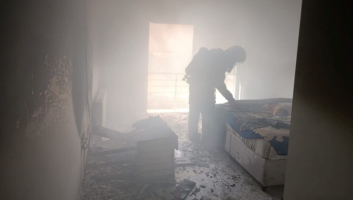 arsuzda bir ev alevlere teslim oldu j8EcwxbL.jpg