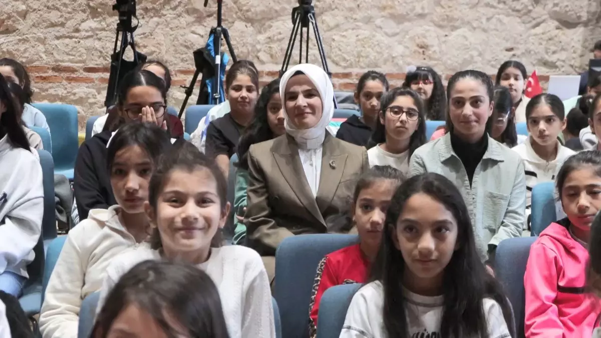 dunya kiz cocuklari gununde egitim vurgusu muzBiy48