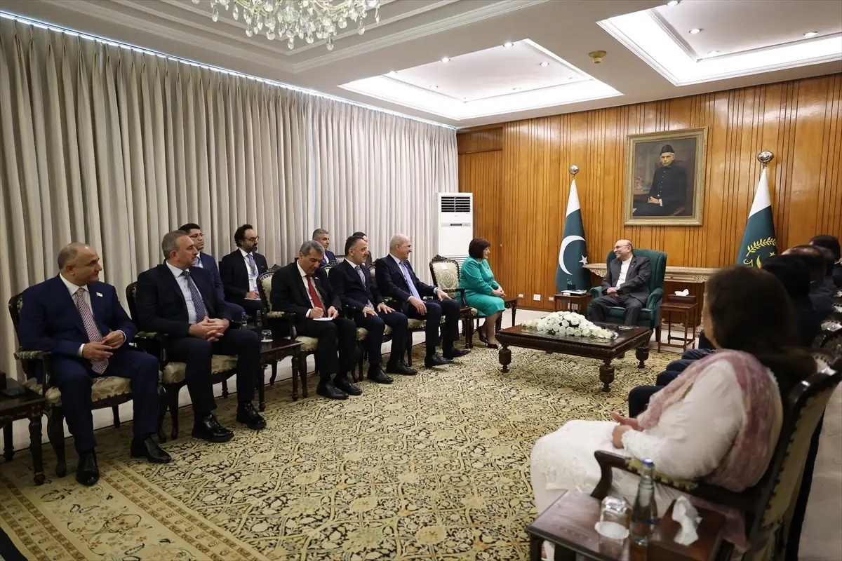 numan kurtulmus pakistan cumhurbaskani zerdari ile gorustu wzDavW9V.jpg