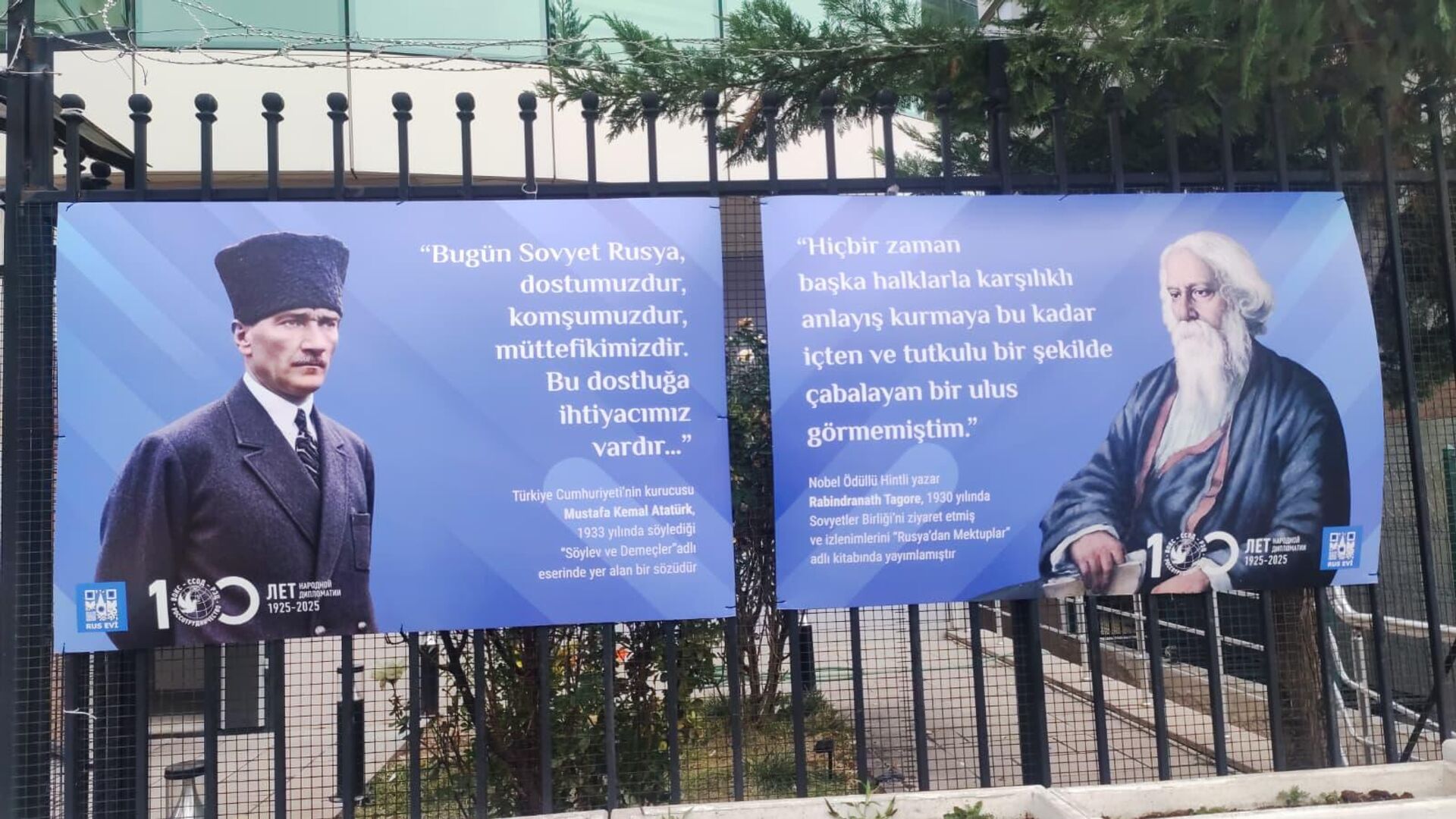 ruseviden ataturk posterli mesaj iki ulke dosttur nQc2WmLU.jpg