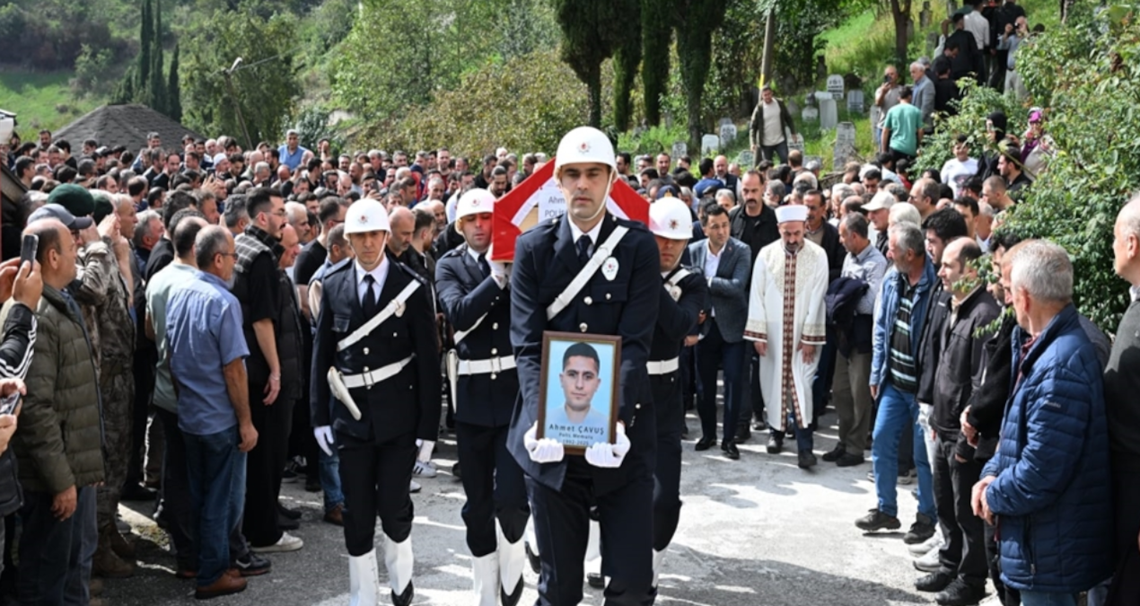 trabzonda ucuruma dusen polis memuru topraga verildi OsYLfQJO