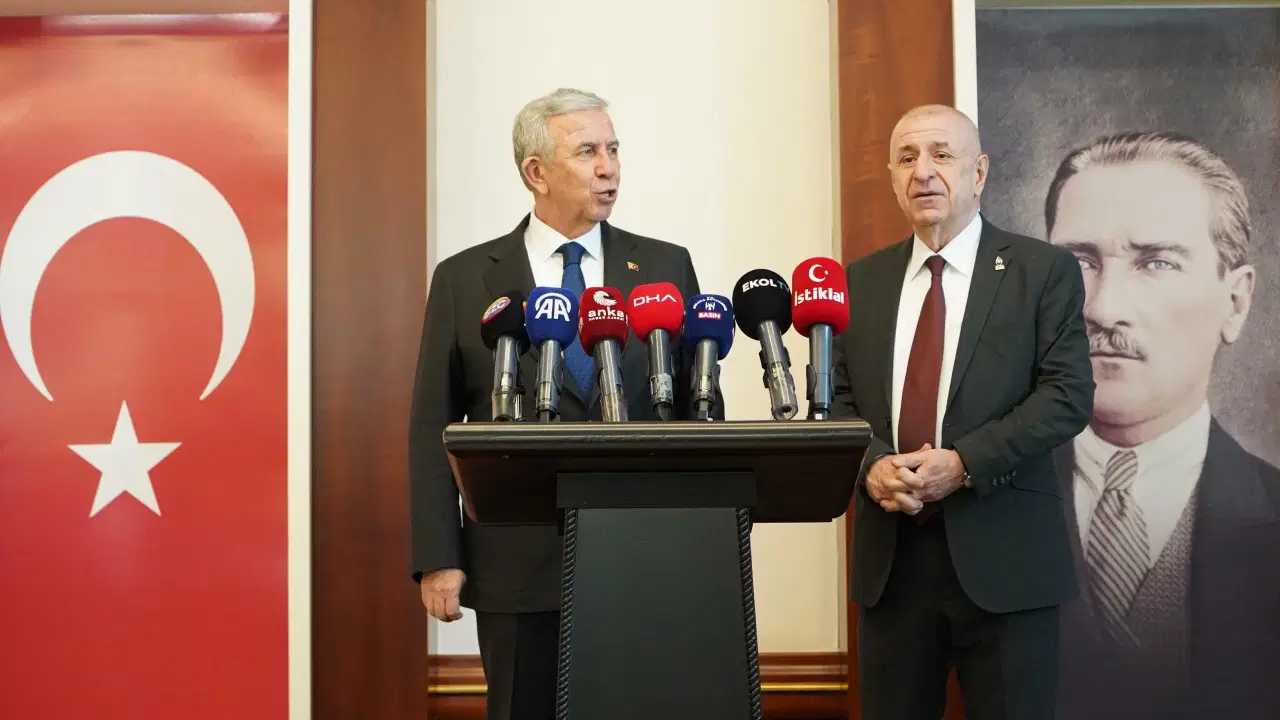 umit ozdag zafer partisi mansur yavasin yanindadir R8U9NbXh