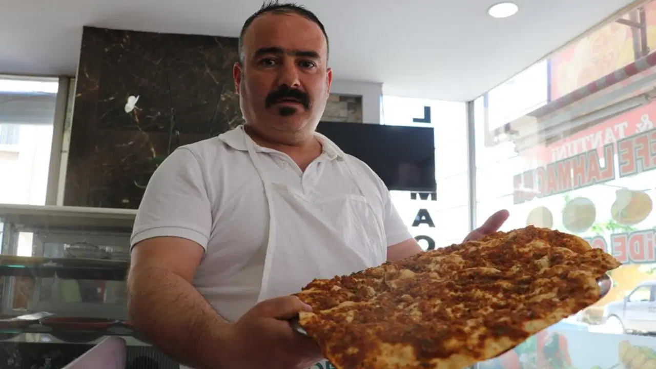 Lahmacunu ucuza satan işletme şikayet edildi: ‘At eti satıyor’ demişler